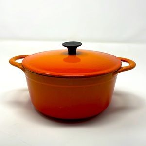 Vintage Cousances / Le Creuset no 16 vintage pot, flame